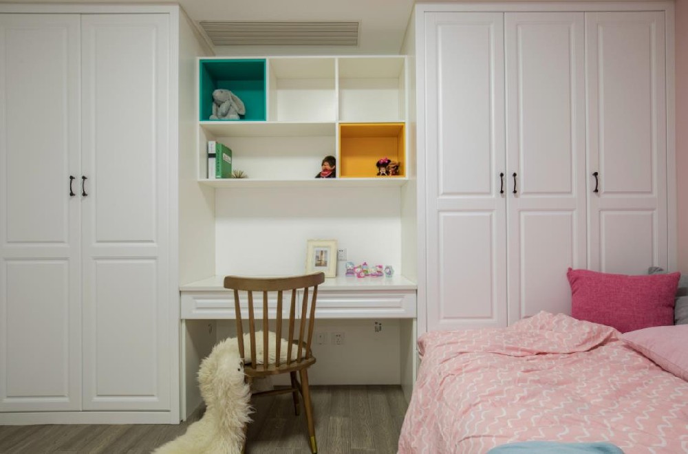 杭州定制衣柜1000一平米贵吗，杭州定制衣柜多少钱一平米