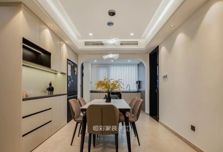 四室两厅餐厅装修.jpg